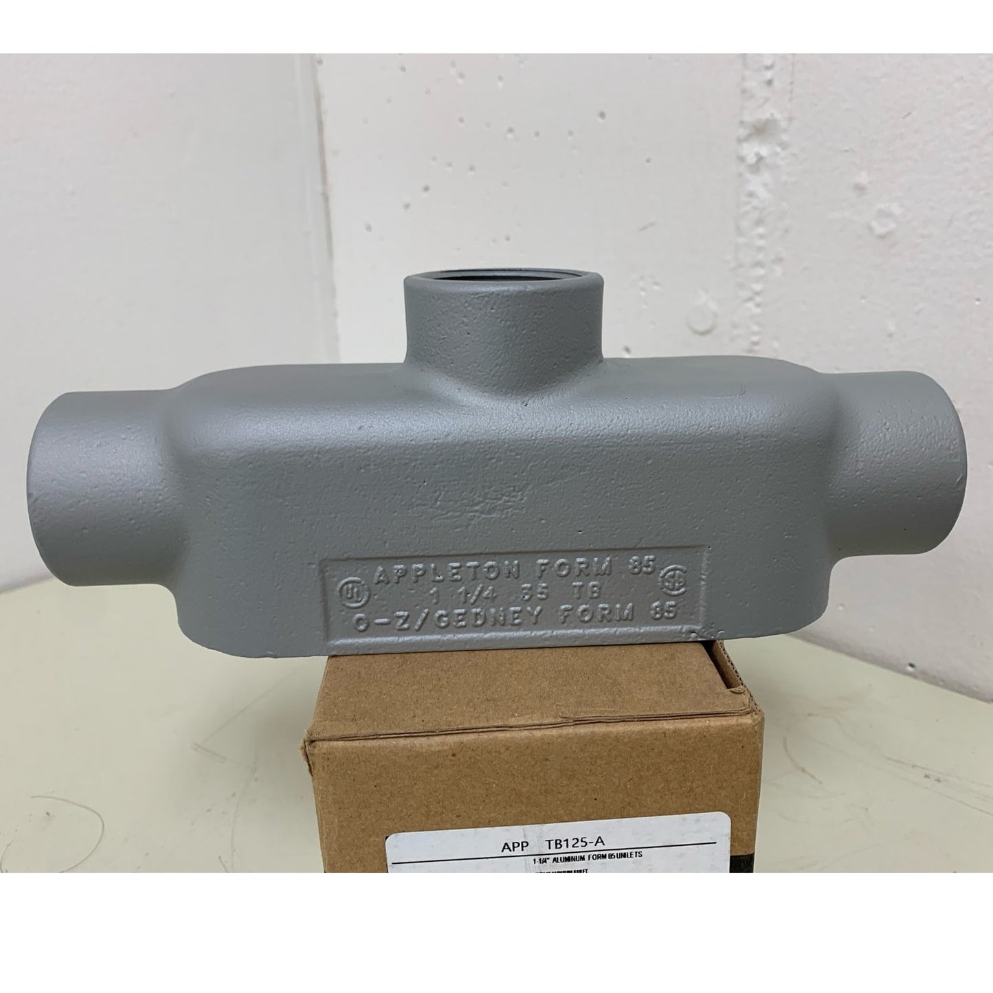 New In Box Appleton T125-A Form 85 1.25" Aluminum T Conduit Body