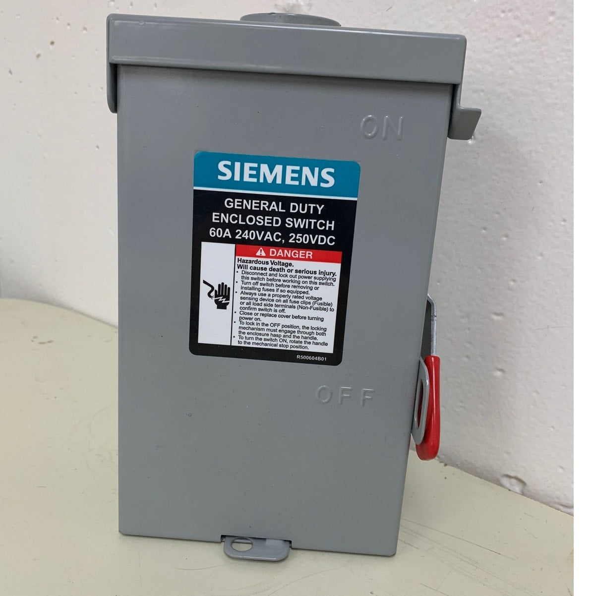 New Siemens General Duty Enclosed Switch 60A 240VAC Metal Box Safety Switch