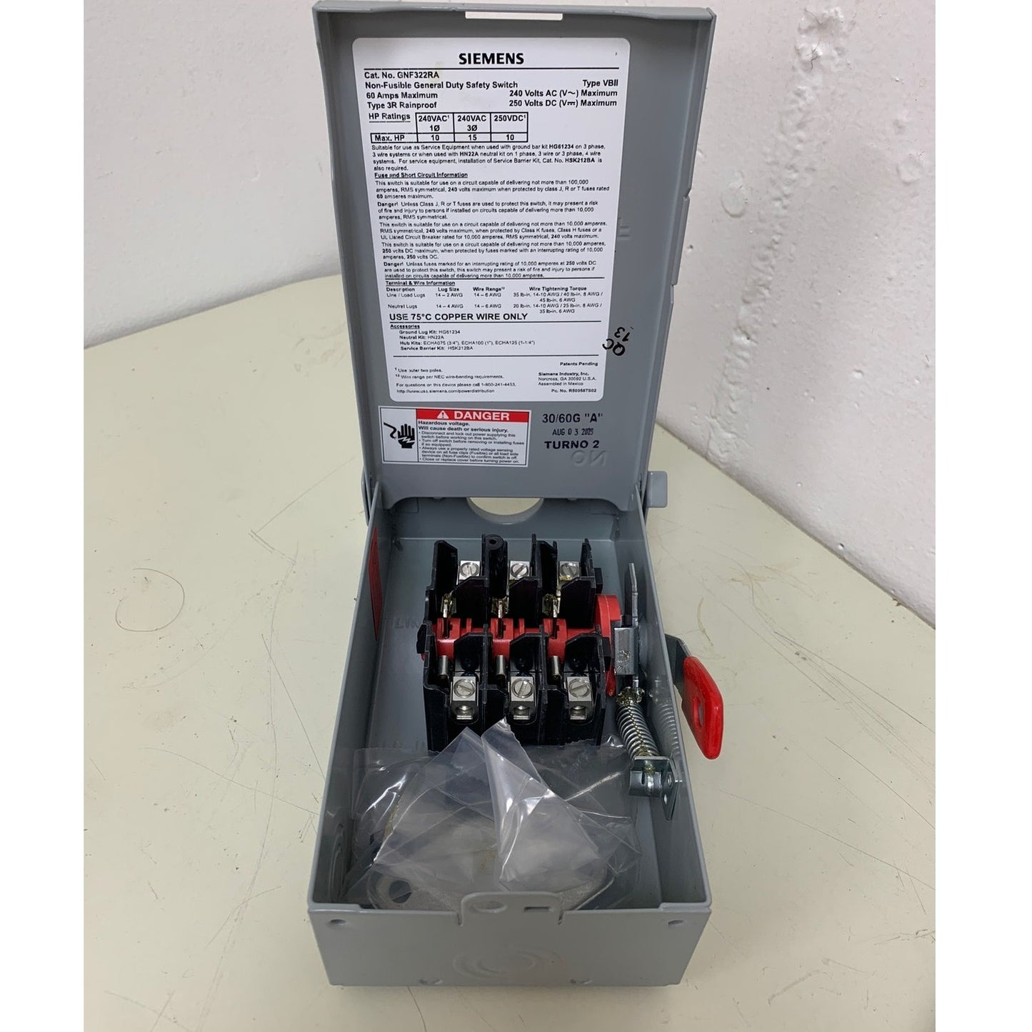New Siemens General Duty Enclosed Switch 60A 240VAC Metal Box Safety Switch