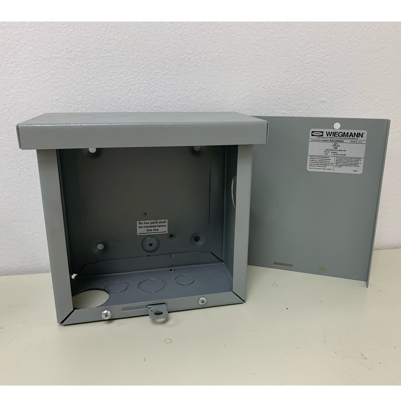 Hubbell Wiegmann RSC080804 Metal Junction & Pull Box 1,3R Enclosure VG Condition
