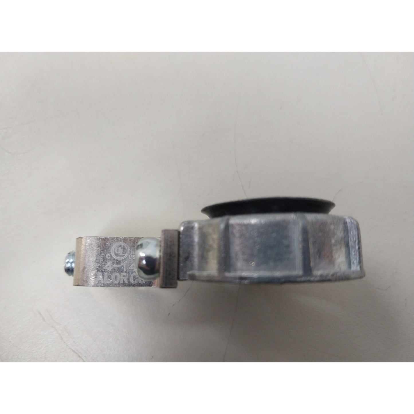 10 New Grounded Insulated 3/4" Zinc Metallic Grounding Bushings