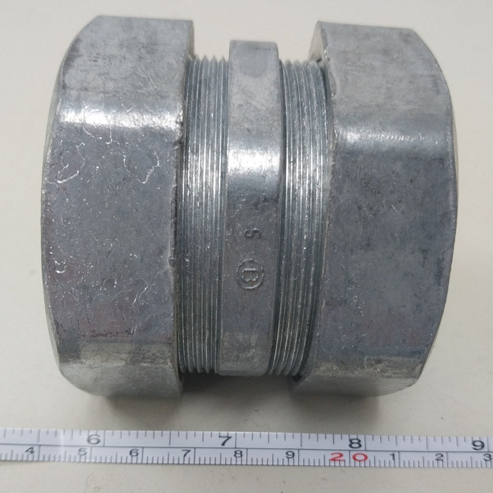 3 New Raintight 2.5" D-Cast Zinc Compression Couplings for Raintight EMT
