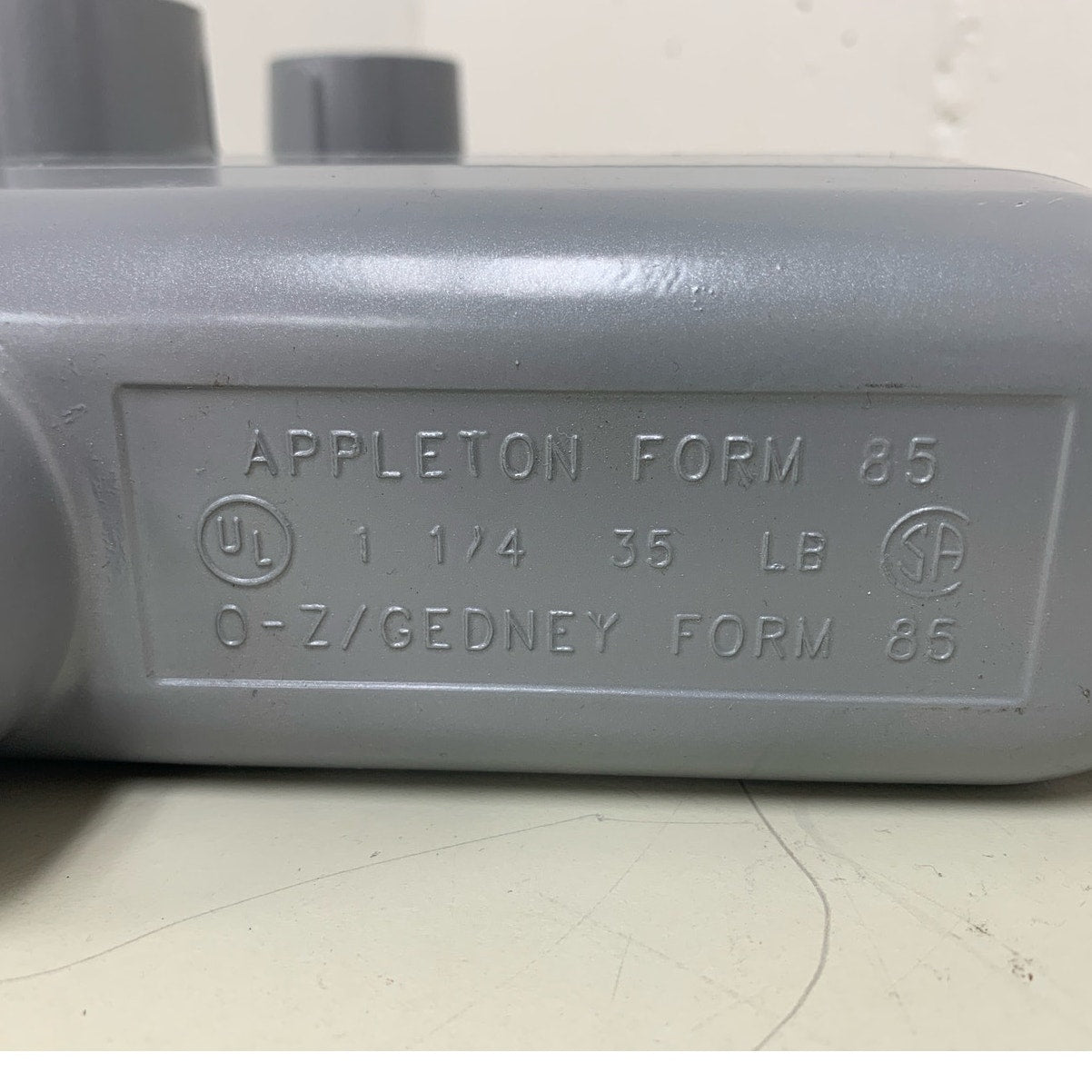 3 New Appleton Form 85 Aluminum Conduit Body Type LB125-A 1.25" Threaded