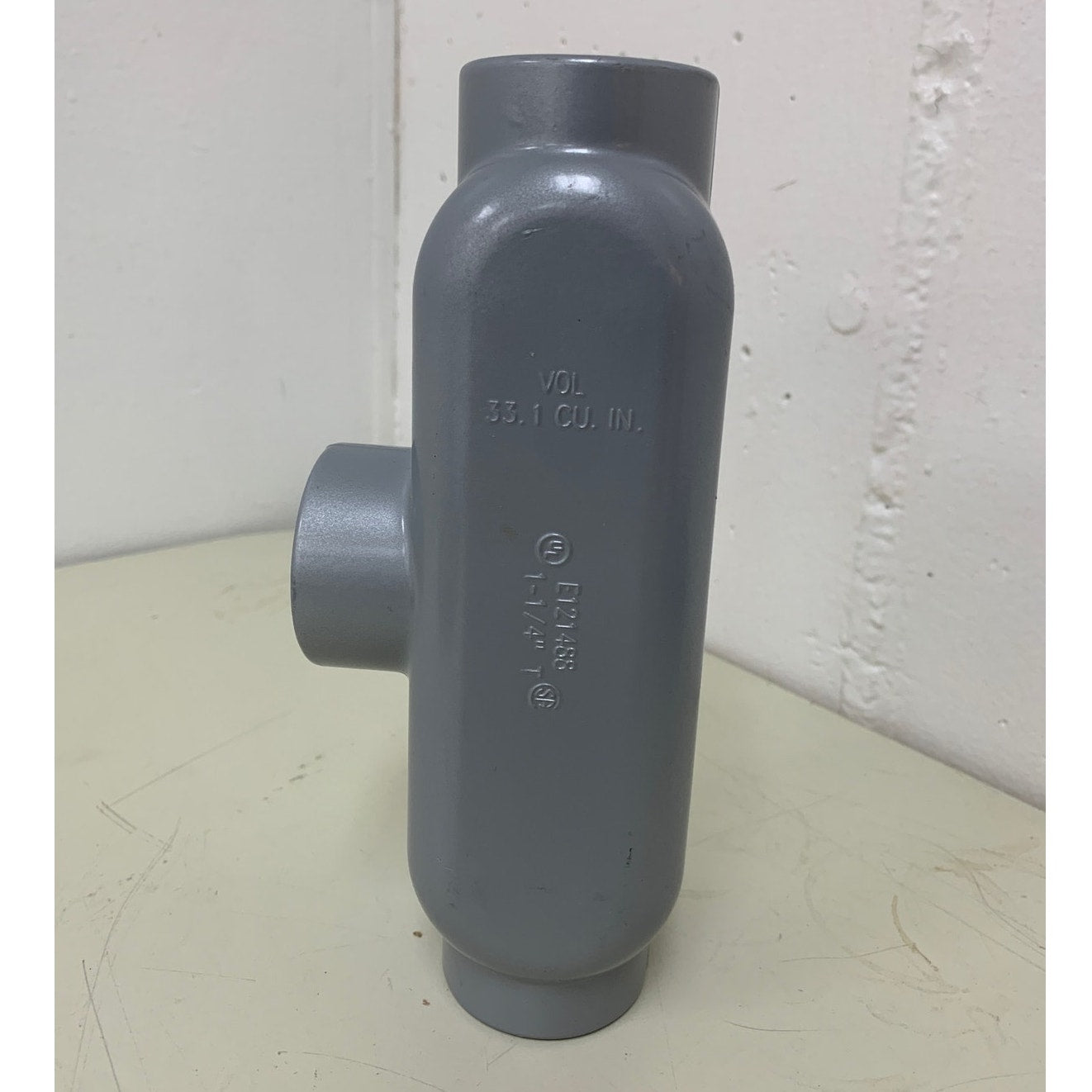 New Eaton E121488 1.25" Aluminum T Conduit Body With Cover & Gasket