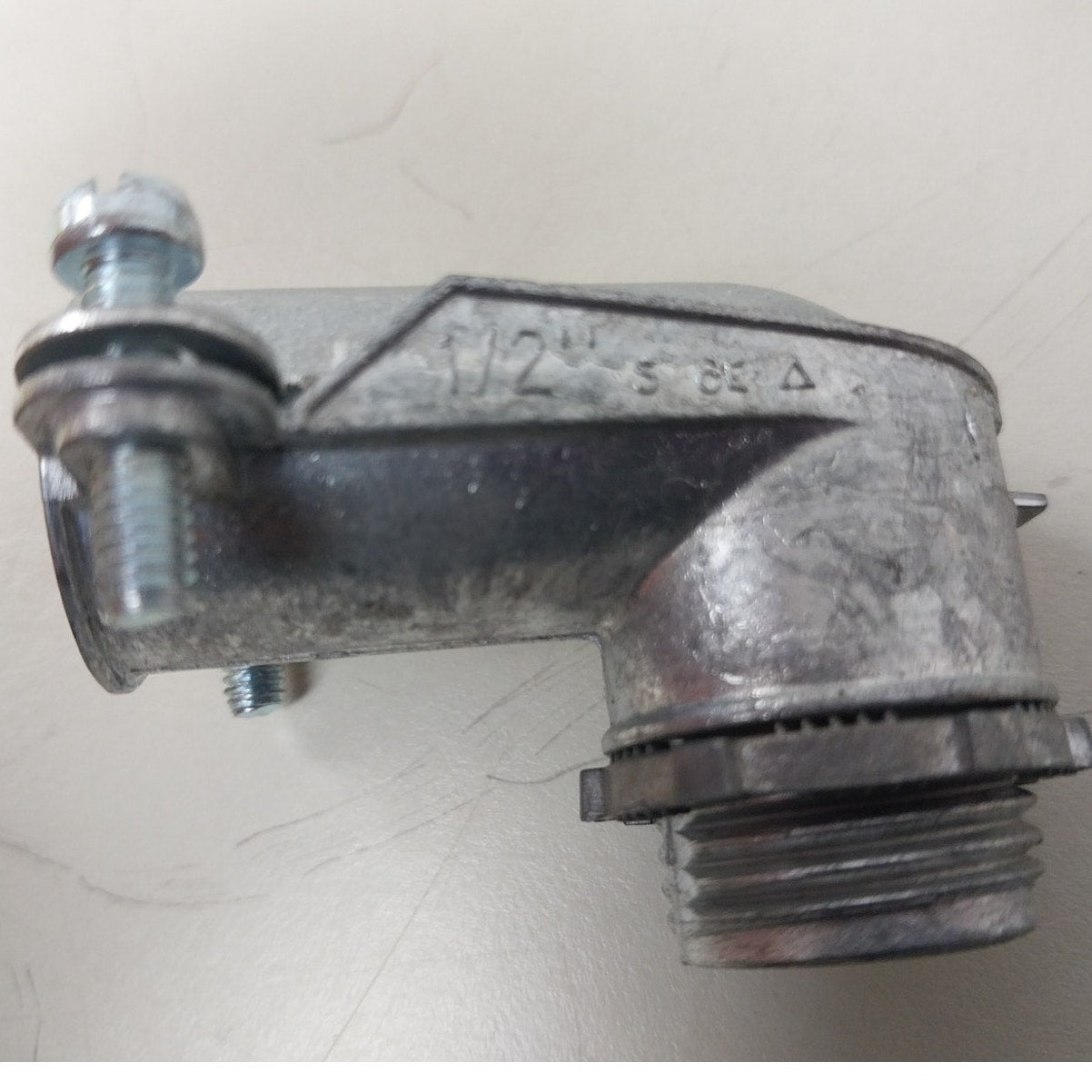 10 New 1/2" 90 Degree Angle Squeeze Type Flex Connectors - Open Box