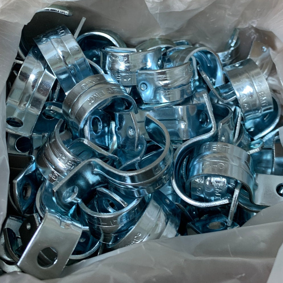 Box of 100 New Eaton 202 1" Metal Snap On Type Pipe Strap One Hole EMT Clamps