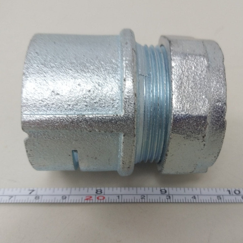 4 New 1.5" Squeeze Throat Metal Conduit Connectors Open Box
