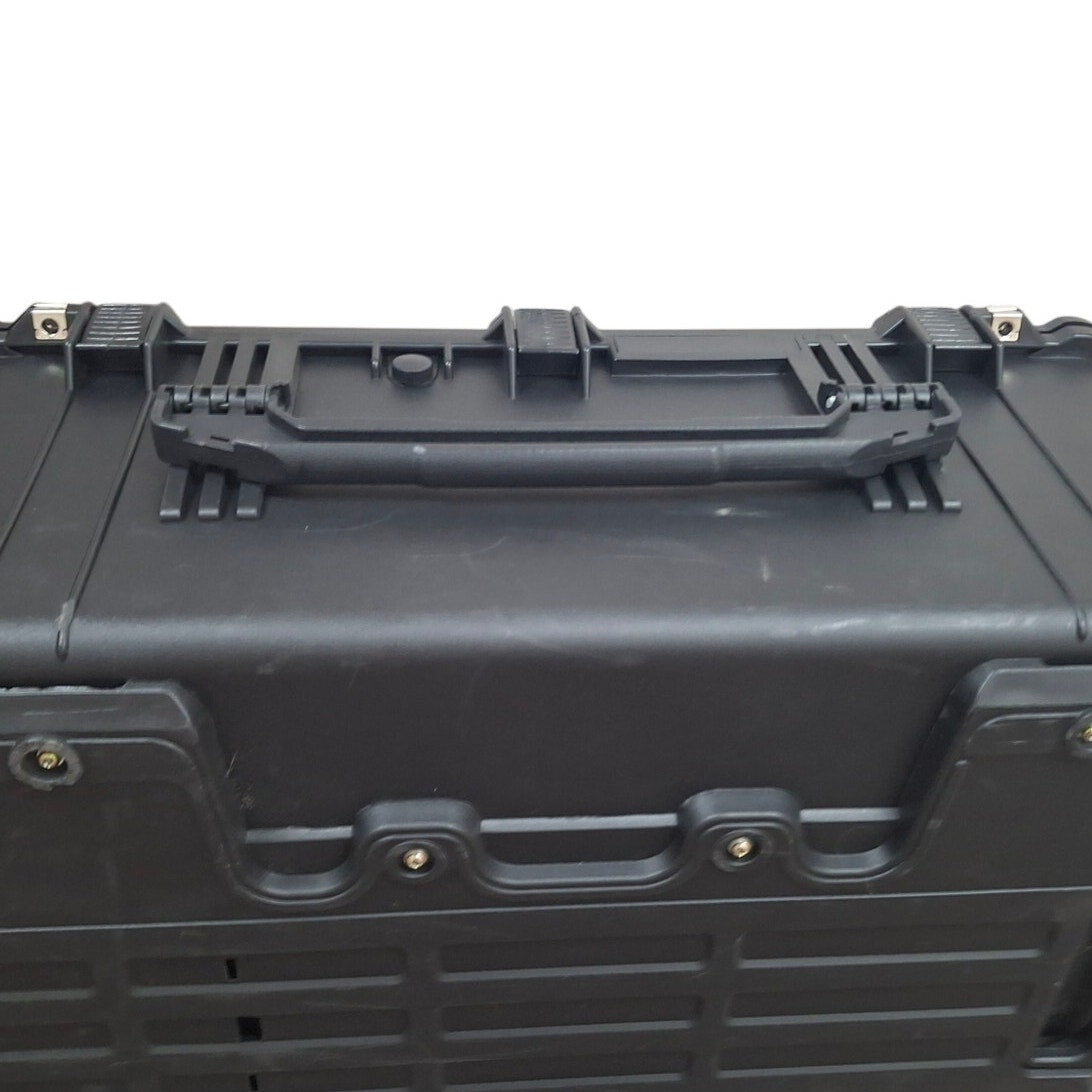 Eylar 3XL 32" Waterproof Rolling Hard Case with Telescopic Handle — Used